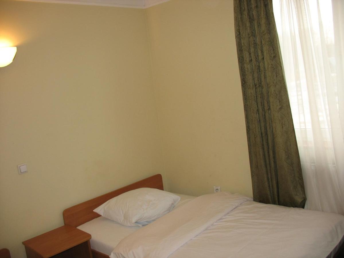 Taurus Pilzno Motel Room photo